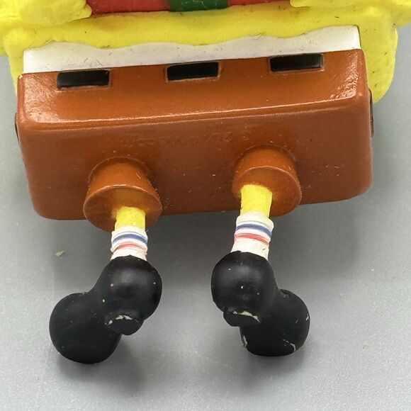 2014 SpongeBob Squarepants Christmas Ornament Viacom Holding Gift Behind Back - Picture 9 of 9